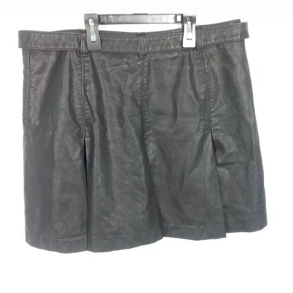 Free People Vegan Leather But I love It Skirt

Man - Picture 4 of 4